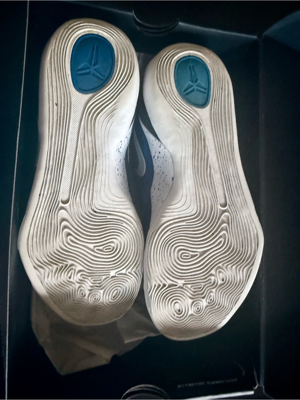 Nike Game Royal and White Kobe IX Elite Low Protro Shoes - Picture 7 of 7